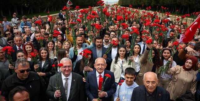 Kılıçdaroğlu’ndan 81 genç ile Anıtkabir ziyareti
