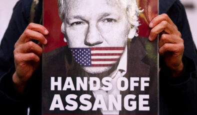 Julian Assange’dan Kral 3. Charles’a davet: Beni hapishanede ziyaret edin
