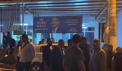 İzmir’de CHP’nin seçim afişlerinin bulunduğu kıraathaneye saldırı