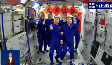 Shenzhou-16 mürettebatı, meslektaşlarıyla uzayda buluştu