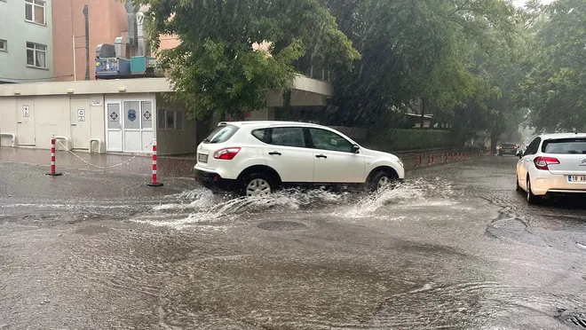 Başkent Ankara sağanak yağışa teslim
