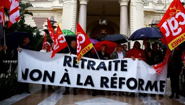 Fransa’da emeklilik reformuna karşı grevler sürüyor