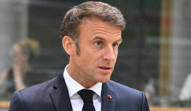 Macron, sosyal medyada “hassas içeriklerin” kaldırılmasını istedi