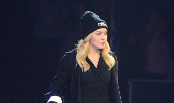 Madonna hastaneye kaldırıldı: Dünya turnesi ertelendi