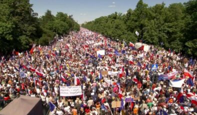 Polonya’daki protestoya 500 bin kişi katıldı