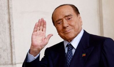 Berlusconi vefat etti