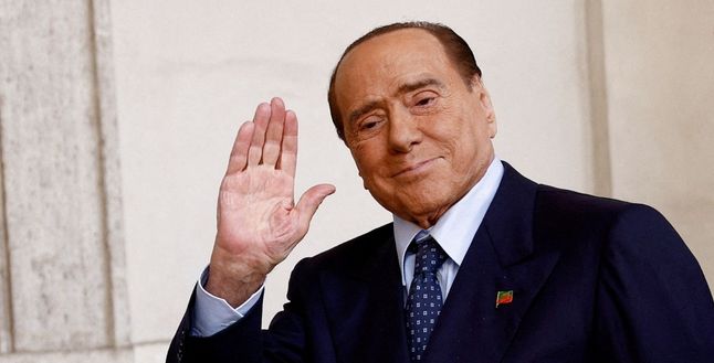 Berlusconi vefat etti