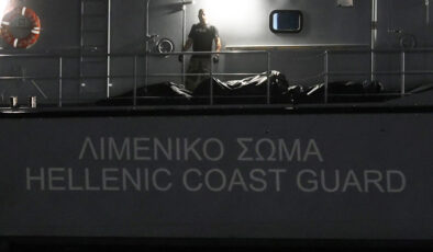 Yunanistan’ın göçmen teknelerine karşı tutumu mercek altında