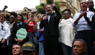 Kolombiya’da Devlet Başkanı’na destek yürüyüşü