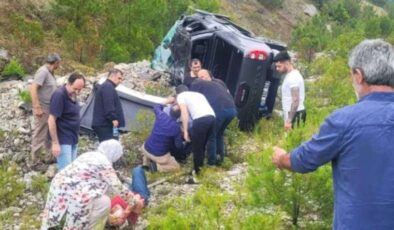 Eski Ekonomi Bakanı Nihat Zeybekci trafik kazası geçirdi!