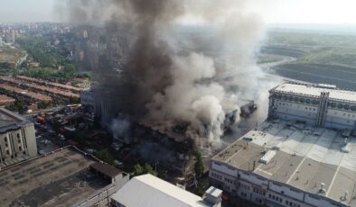 Başakşehir’de fabrika yangını: Dünden beri sönmedi