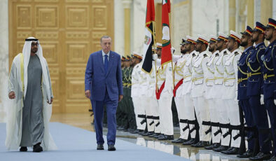 Erdoğan, Al Nahyan tarafından resmi törenle karşılandı