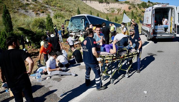 Eskişehir’de şarampole devrilen otobüsteki 35 yolcu yaralandı