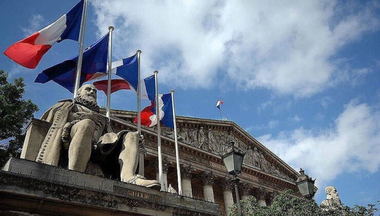 Fransa, sosyal medya için yeni yasa hazırlıyor