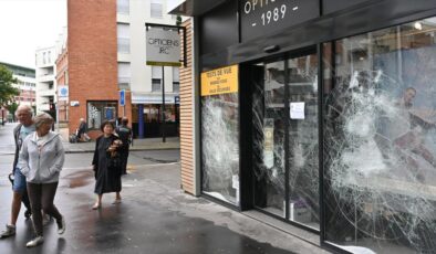 Fransa, protestoların tahribatını onarmak için kolları sıvıyor