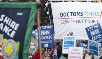 İngiltere’de doktorlar 50 yıl sonra ilk kez greve gitti