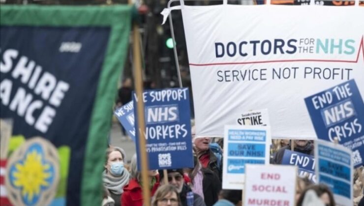 İngiltere’de doktorlar 50 yıl sonra ilk kez greve gitti