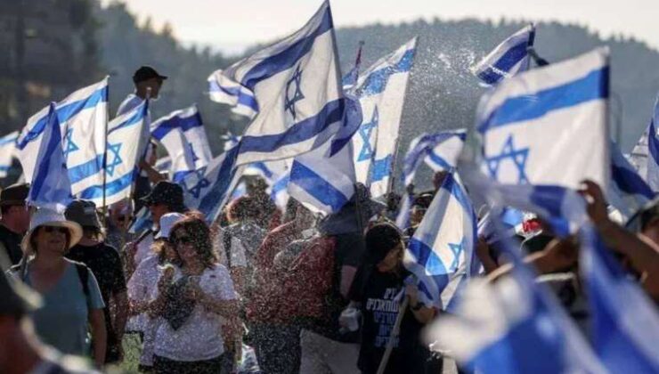 İsrail’de binlerce muhalif yargı düzenlemesine karşı yürüyor