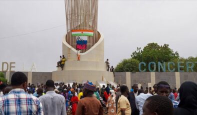 Fransa, Nijer’de vatandaşlarına yönelik saldırıya karşılık verecek