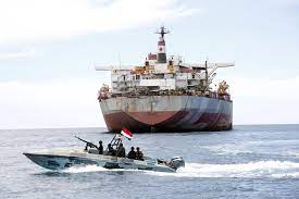 Yemen’de karaya oturan tankerdeki 3 bin 500 ton petrol tahliye edildi