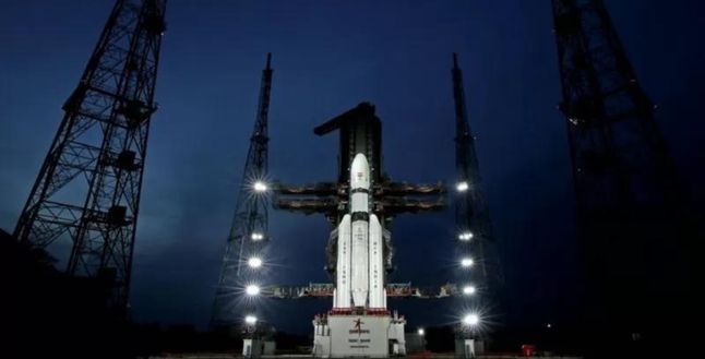 Hindistan, Ay’a insansız uzay aracı gönderdi