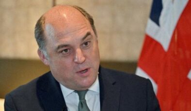İngiltere Savunma Bakanı Wallace istifa etti