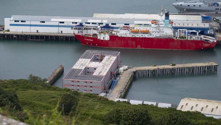 İngiltere’de sığınmacı gemisi bakteri nedeniyle boşaltıldı