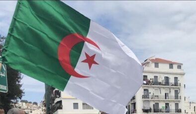 Cezayir’den Fransa’ya ret: Nijer’e müdahale için hava sahasını açmayız