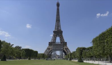 Fransa’da Eyfel Kulesi’nde bomba alarmı