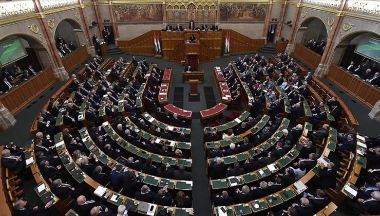 Macaristan meclisinde İsveç’in NATO’ya katılımına ilişkin oylama ertelendi