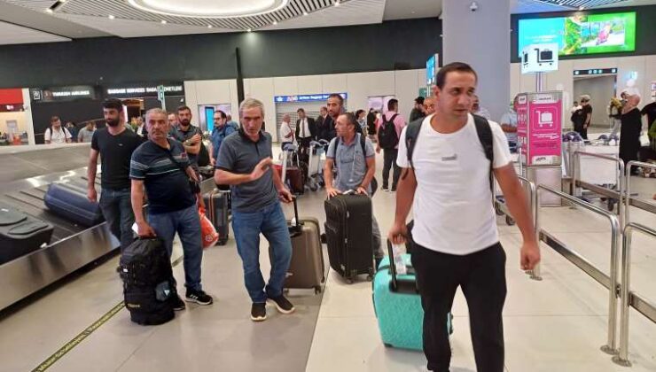 Nijer’deki Türk vatandaşları özel uçuşla Türkiye’ye getirildi