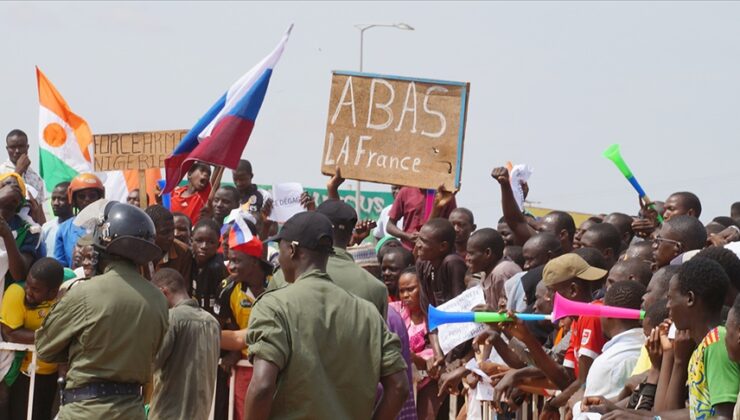 Fransa’nın Nijer’deki Büyükelçisinin durumu uluslararası hukuk hükümlerini gündeme getirdi