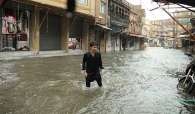Pakistan’da şiddetli yağışlar sele neden oldu