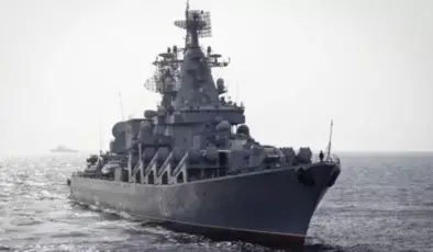 Rus savaş gemisi Karadeniz’de kuru yük gemisine ateş açtı