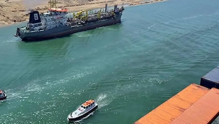 Süveyş Kanalı’nda tankerler çarpıştı