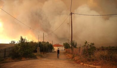 Yunanistan’da yangınların 8’inci gününde tahliyeler sürüyor