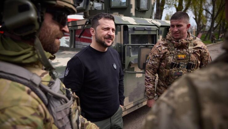 Zelenskiy, Zaporijya bölgesindeki birlikleri ziyaret etti