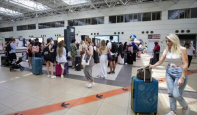 Antalya’ya hava yoluyla gelen turist sayısı 9 milyonu aştı