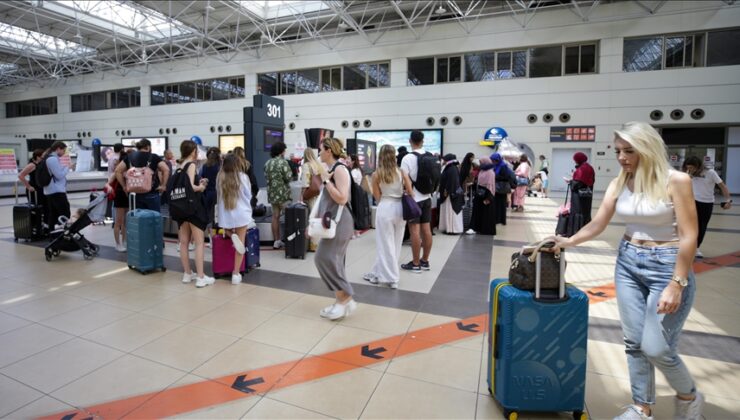 Antalya’ya hava yoluyla gelen turist sayısı 9 milyonu aştı