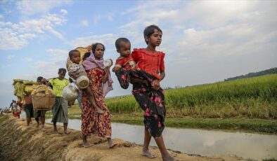 İngiltere, Bangladeş’teki Arakanlılar’a yardım edecek