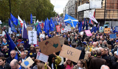 Londra’da Brexit karşıtlarından ‘AB’ye yeniden katılım’ yürüyüşü