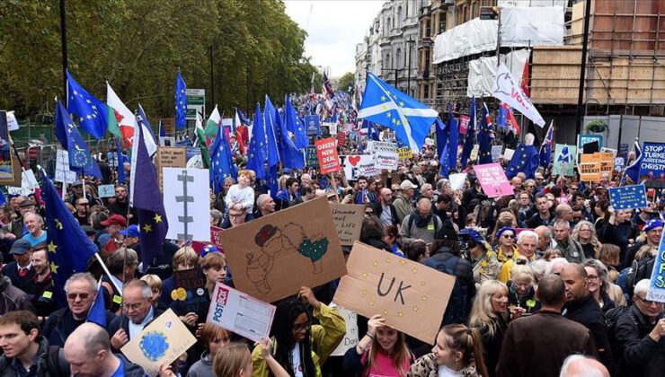 Londra’da Brexit karşıtlarından ‘AB’ye yeniden katılım’ yürüyüşü