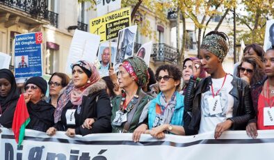 Fransa’da ırkçılık ve polis şiddetine karşı yürüyüş yapıldı