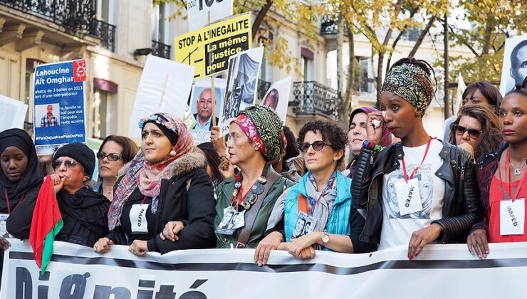 Fransa’da ırkçılık ve polis şiddetine karşı yürüyüş yapıldı