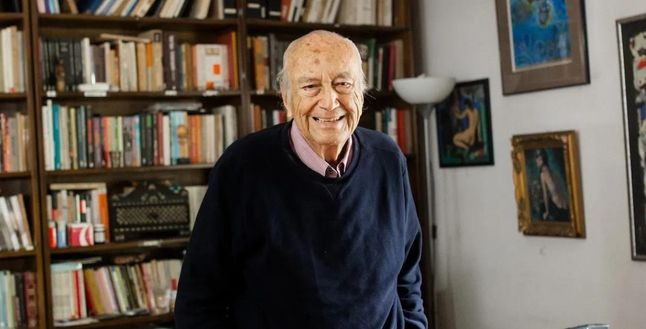 Gazeteci ve yazar Hıfzı Topuz hayatını kaybetti