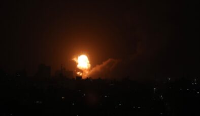 İsrail Gazze’de Hamas’a ait iki mevziye hava saldırısı düzenledi