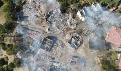 Kastamonu’da çıkan yangında 10 ev yandı