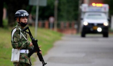 Kolombiya’da polis karakolu ve askeri üslere peş peşe saldırılar