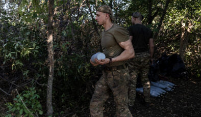 İngiltere, Ukrayna’ya on binlerce top mermisi daha tedarik edecek