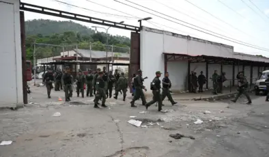Venezuela’da çetenin yönettiği cezaevine 11 bin askerle operasyon